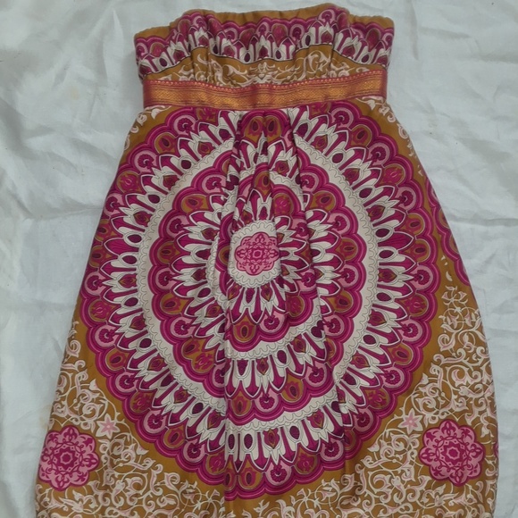 Nicole Miller - Picture 1 of 4